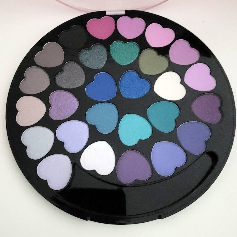 28 Essence Counting Hearts Eyeshadow Palette Love You Berry Much